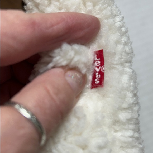 LEVI’S WOMENS SHERPA TEDDY FLEECE JACKET IN OFF WHITE SZ M - Picture 6 of 14